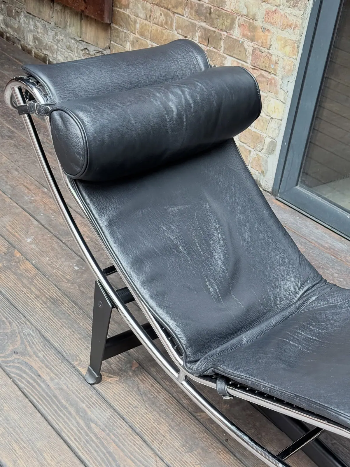 Chaise longue stile LC4, pelle nera — 8