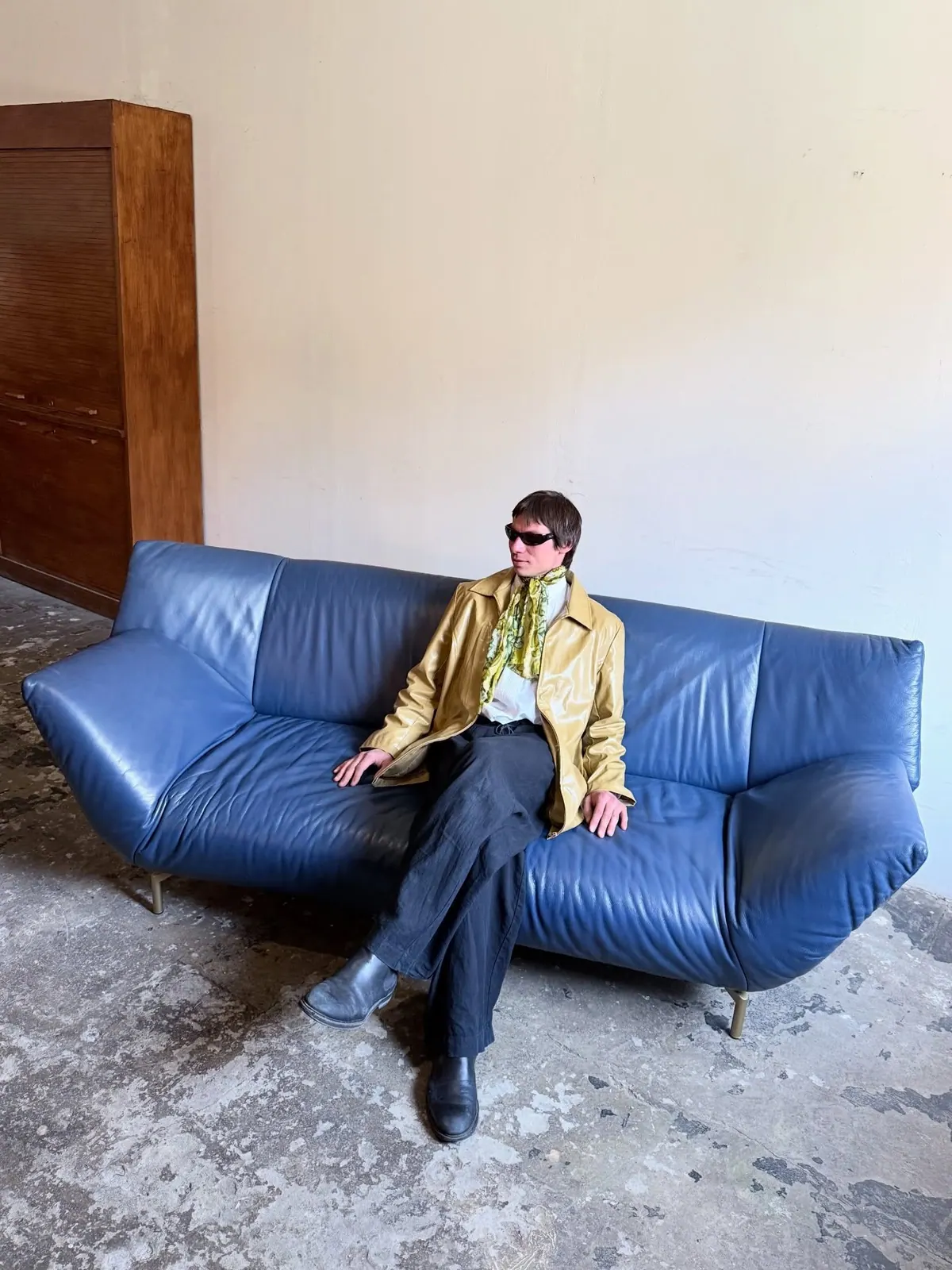Leolux Tango sofa, midnight azure leather