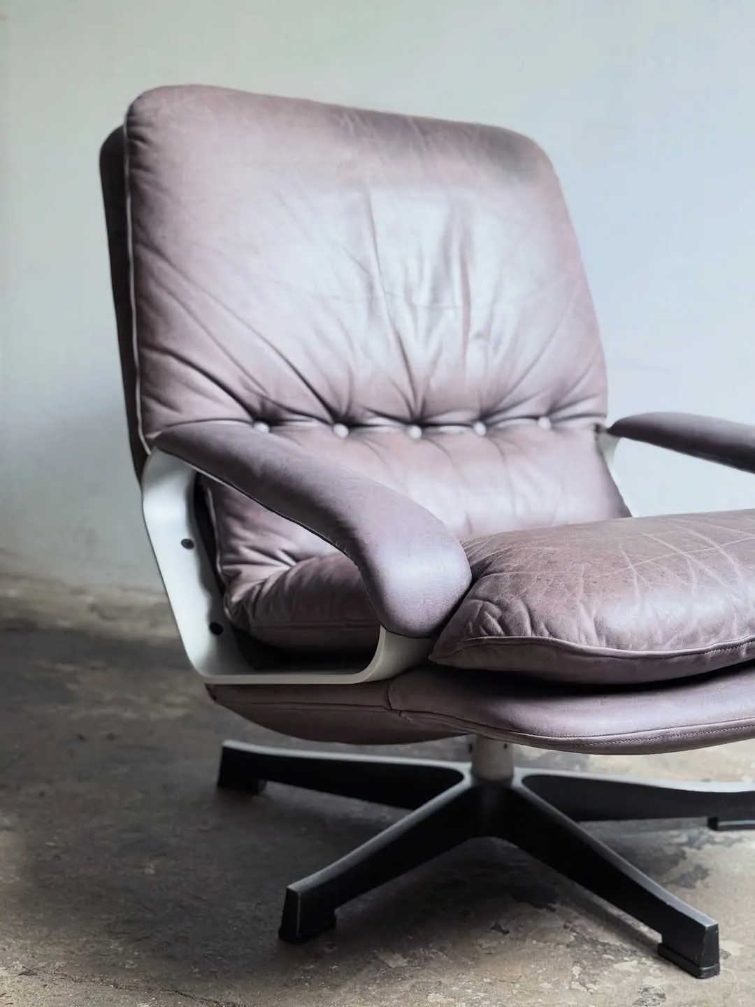 Loungesessel, Leder in Altrosa-Grau — 3