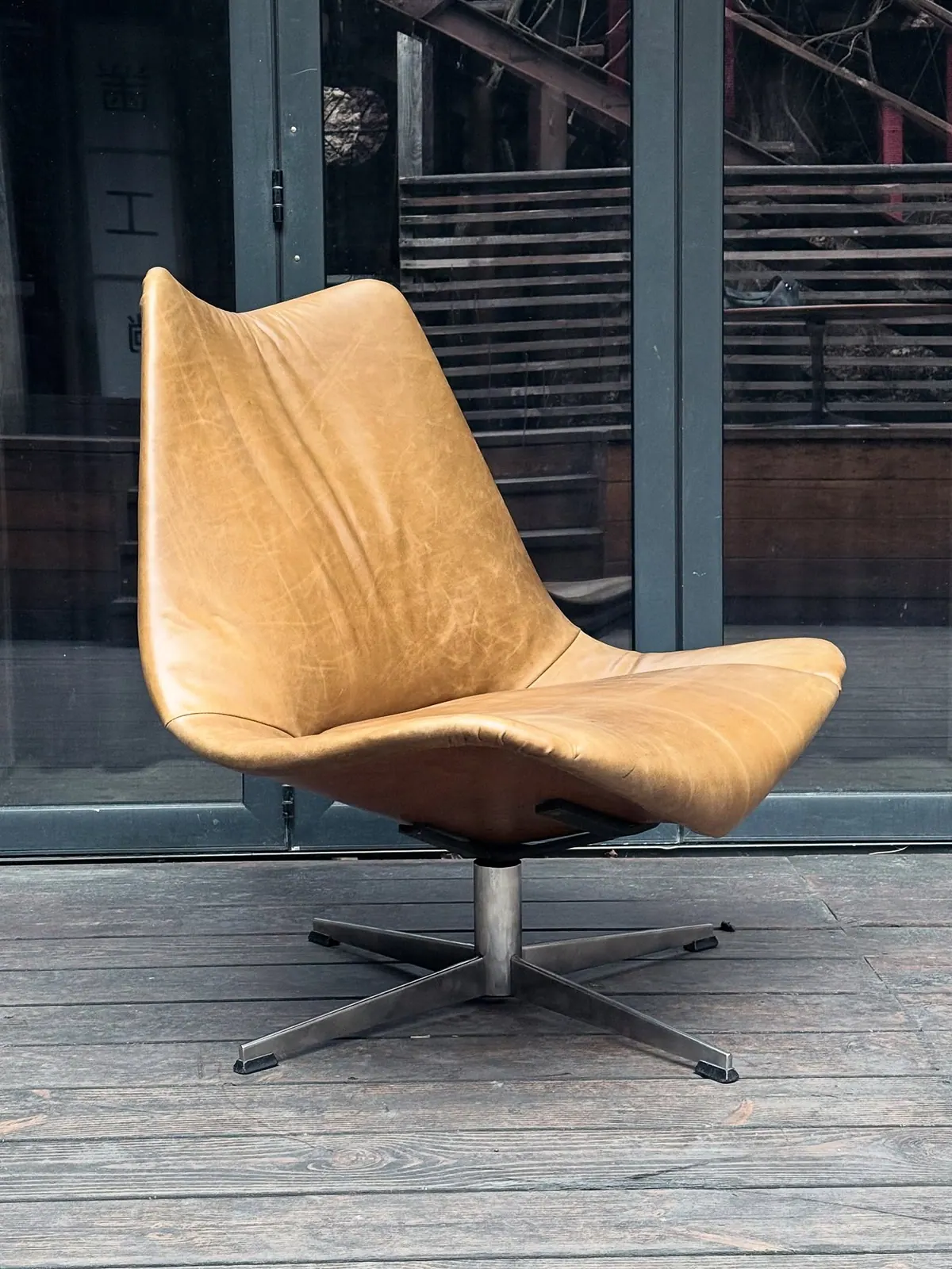 Montréal '67 Pavilion Chair, caramel leather