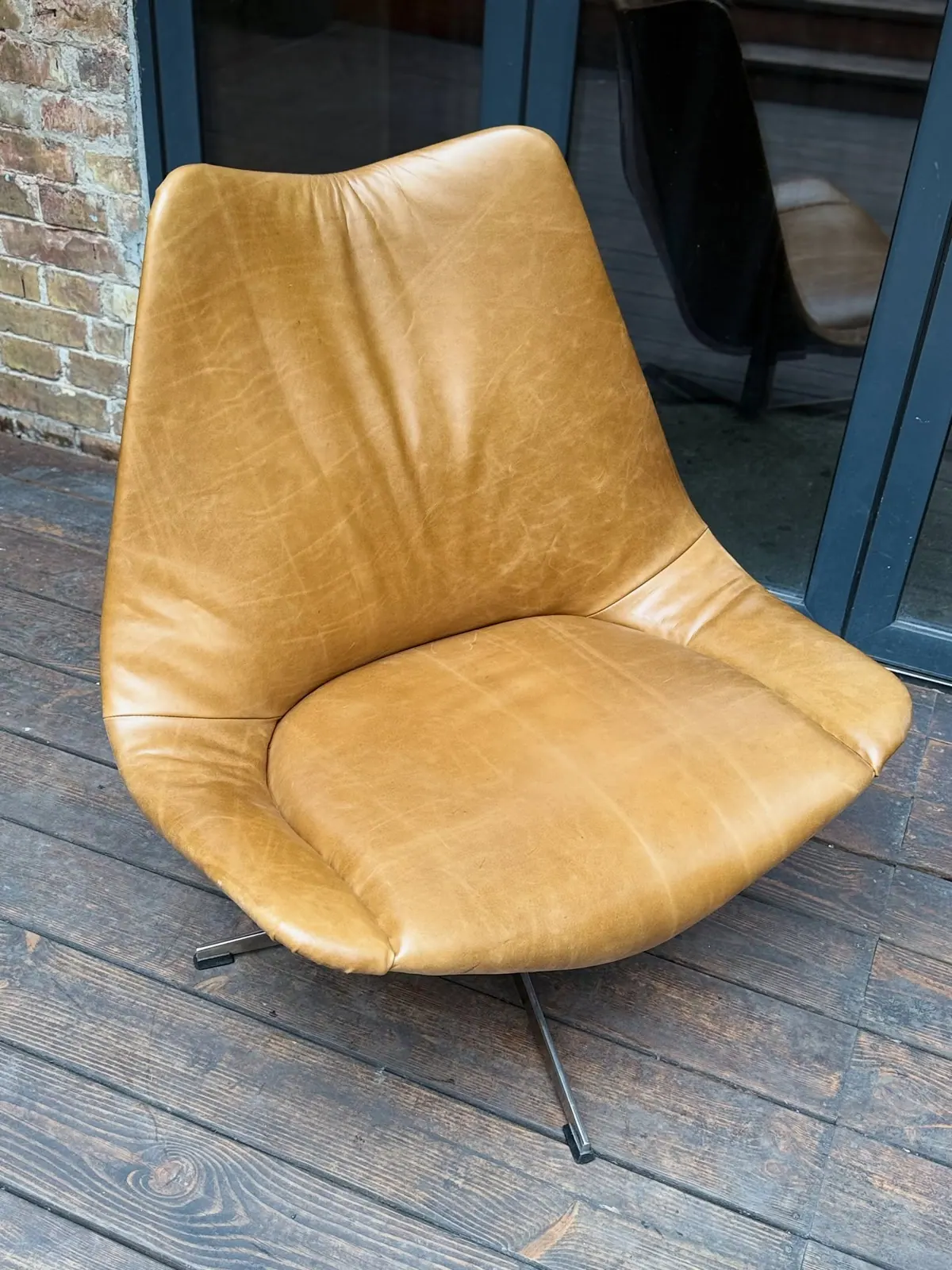 Montréal '67 Pavilion Chair, cuir caramel — 3