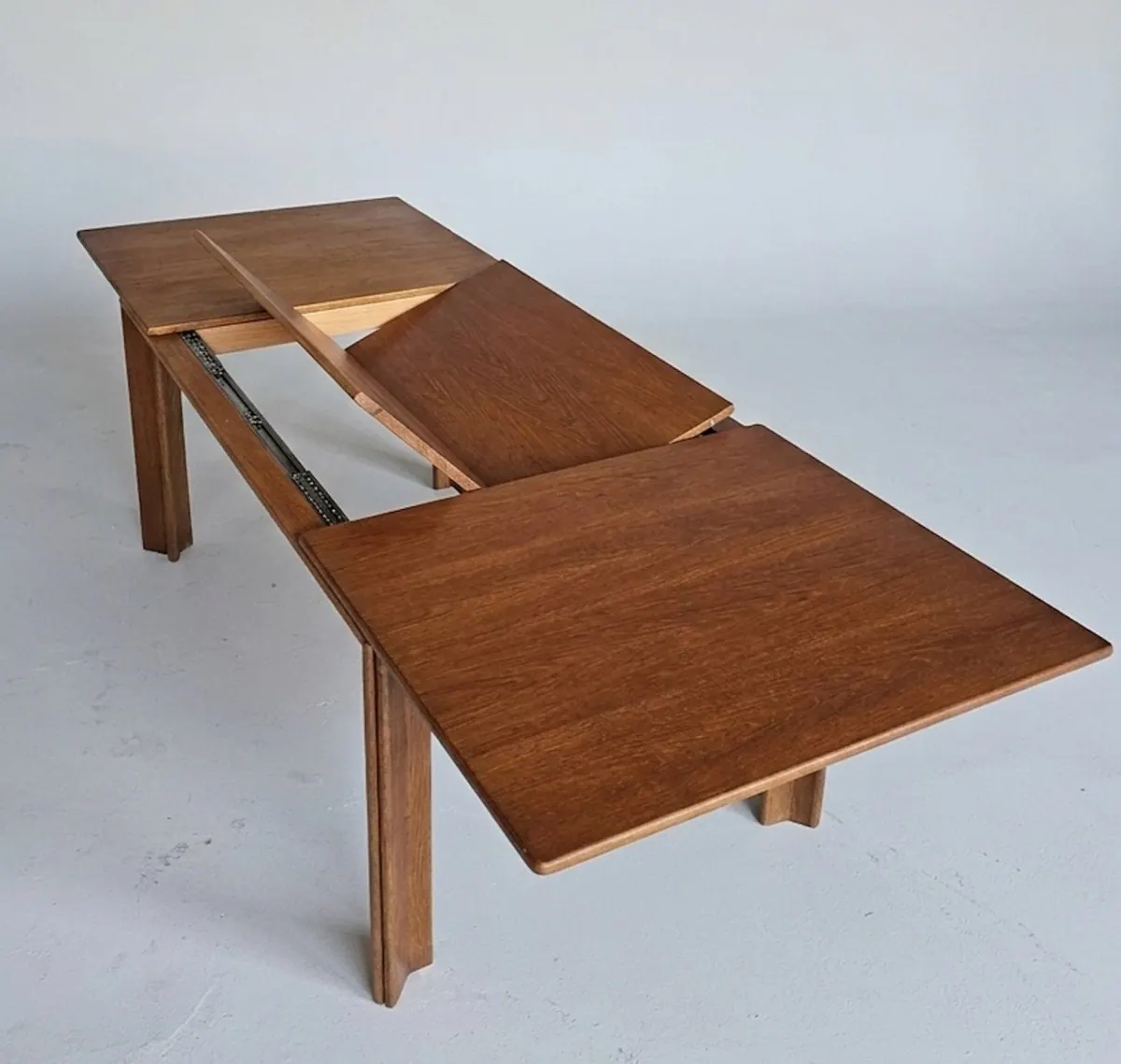Mou extending table by Afra & Tobia Scarpa