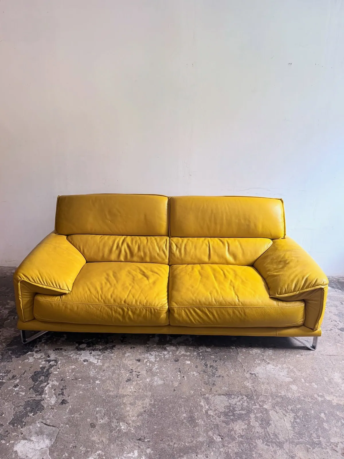Dreisitzer-Sofa MUSE, Leder in Zitronengelb — 4