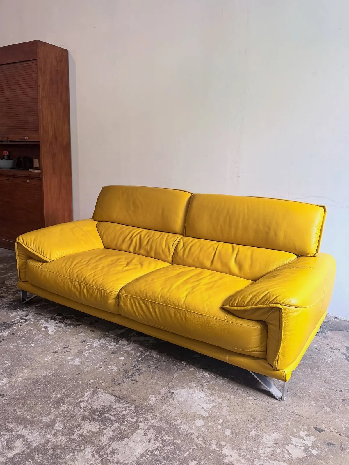 Dreisitzer-Sofa MUSE, Leder in Zitronengelb — 5