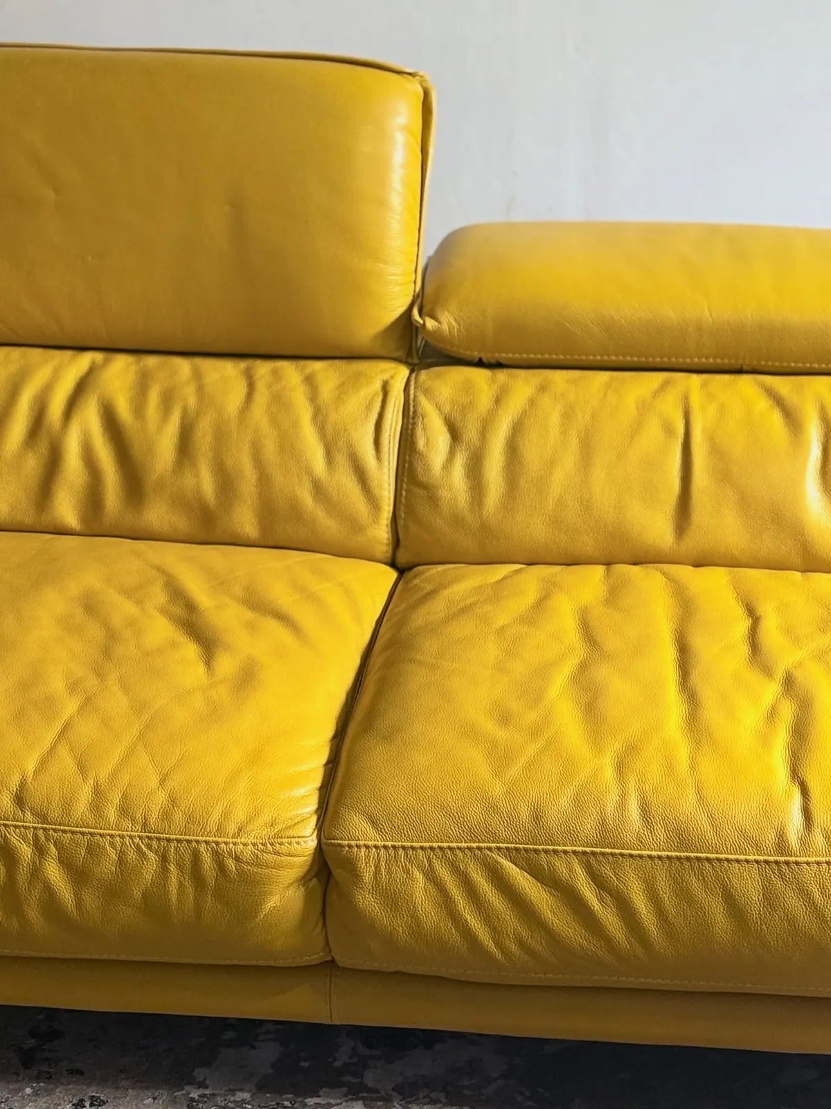 Dreisitzer-Sofa MUSE, Leder in Zitronengelb — 8