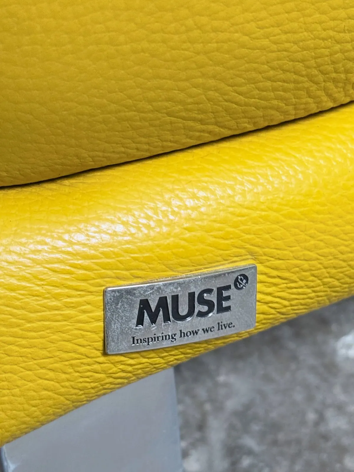 Dreisitzer-Sofa MUSE, Leder in Zitronengelb — 9