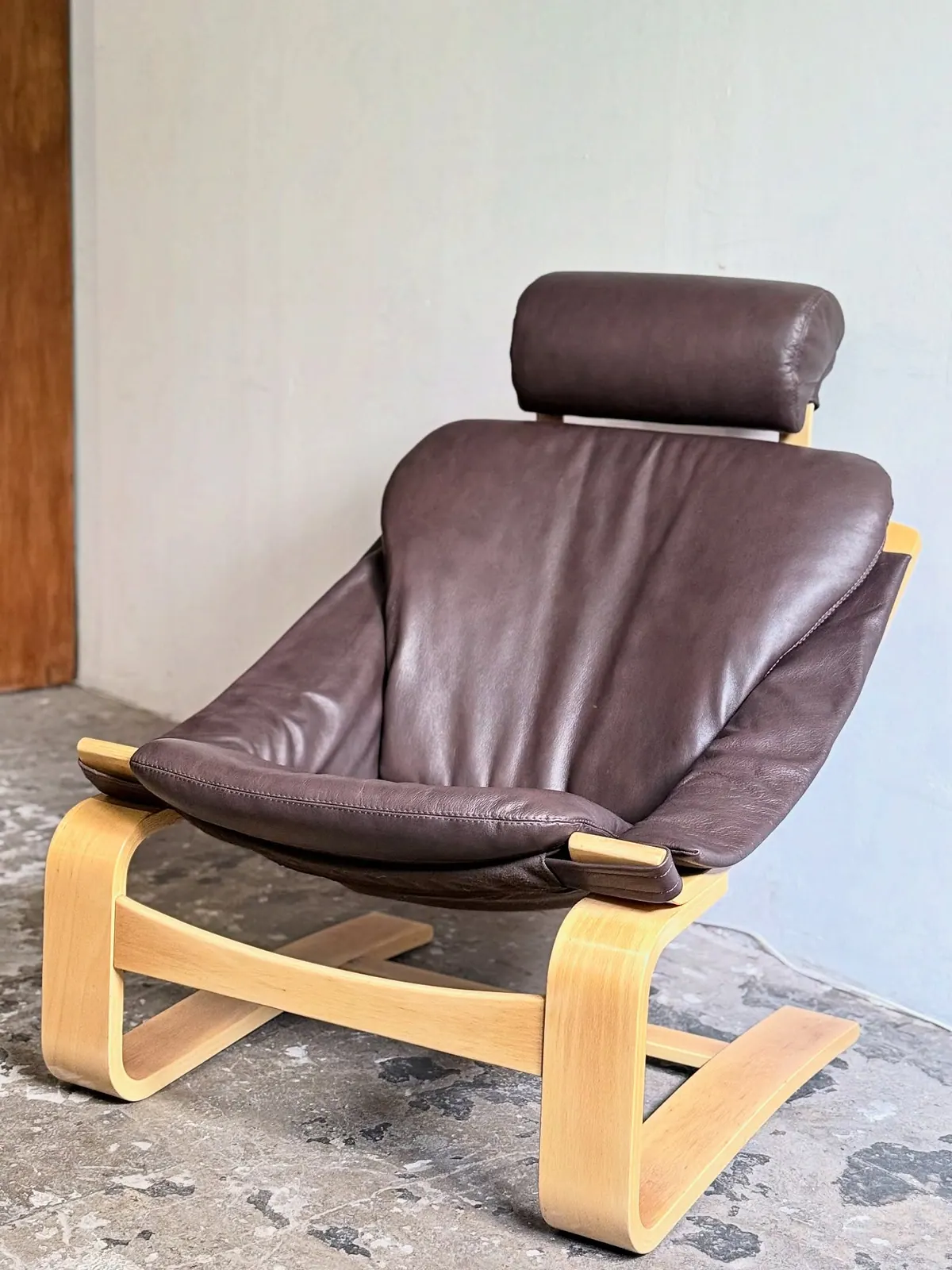 Loungesessel von Nelo, Leder in Trauben-Blaubeer — 11