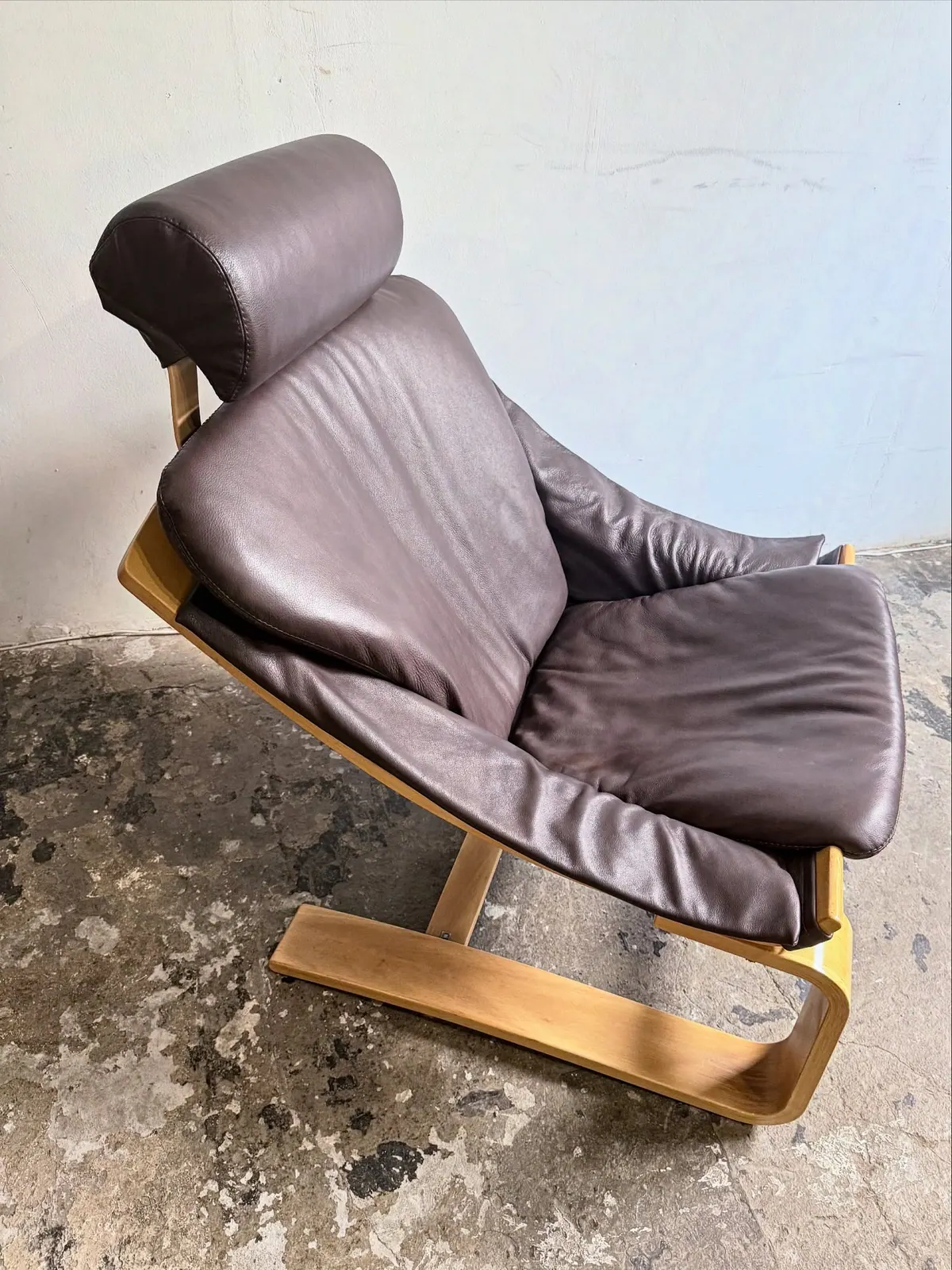 Loungesessel von Nelo, Leder in Trauben-Blaubeer — 5