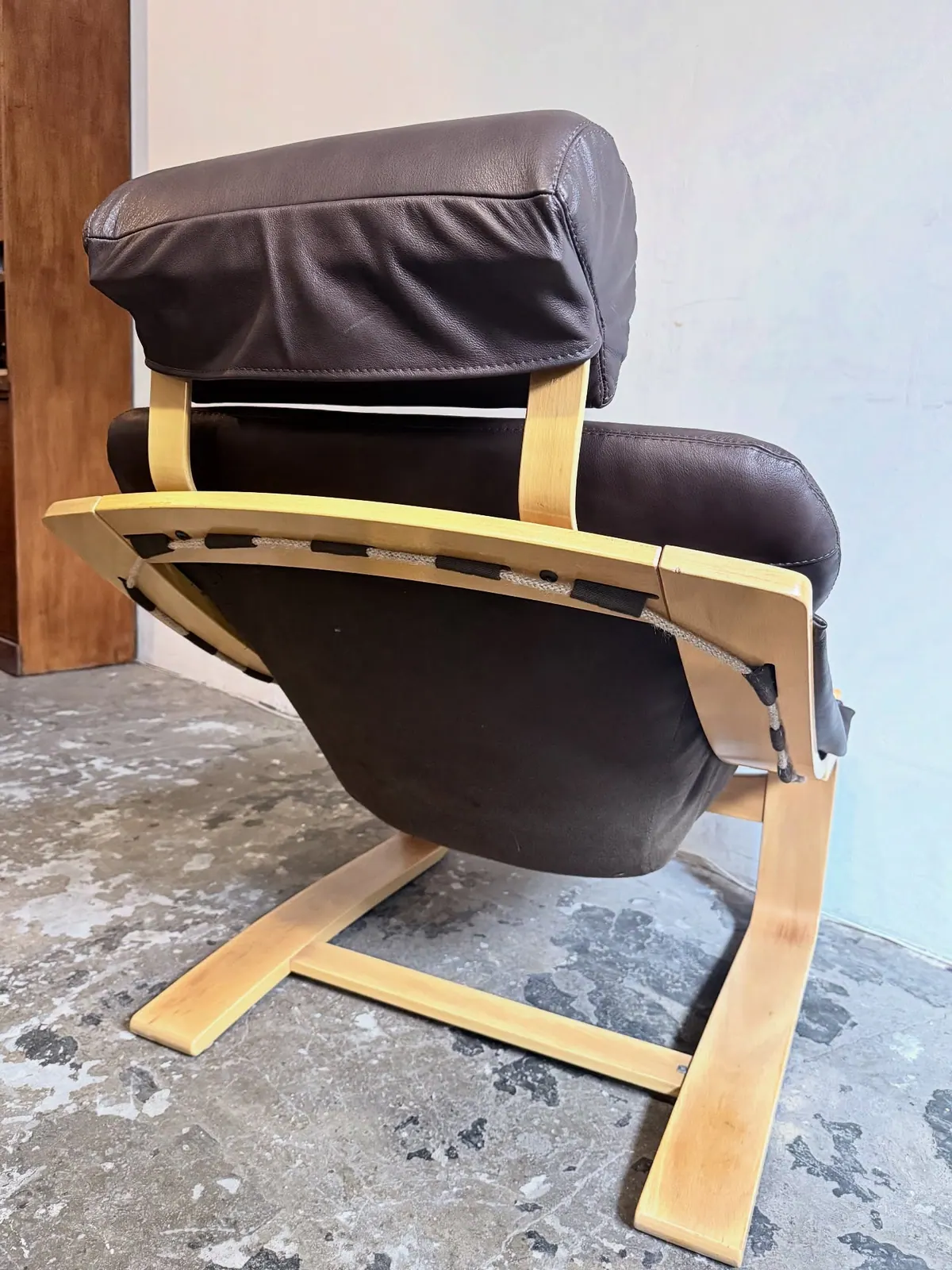 Loungesessel von Nelo, Leder in Trauben-Blaubeer — 8