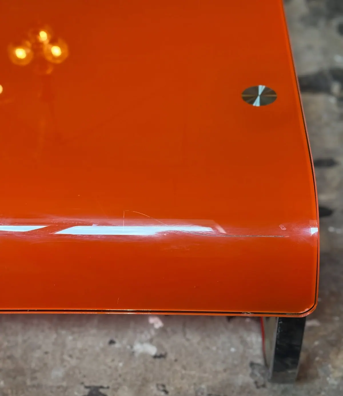 Couchtisch mit orangefarbener Glasplatte, Chrom — 6