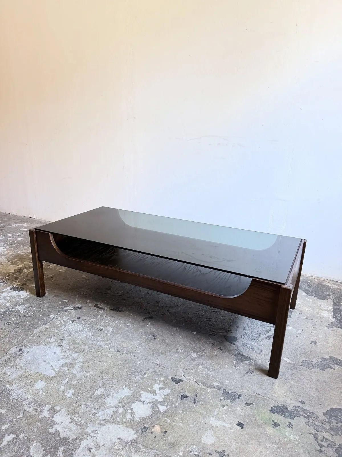 Tavolino in palissandro con piano in vetro — 2