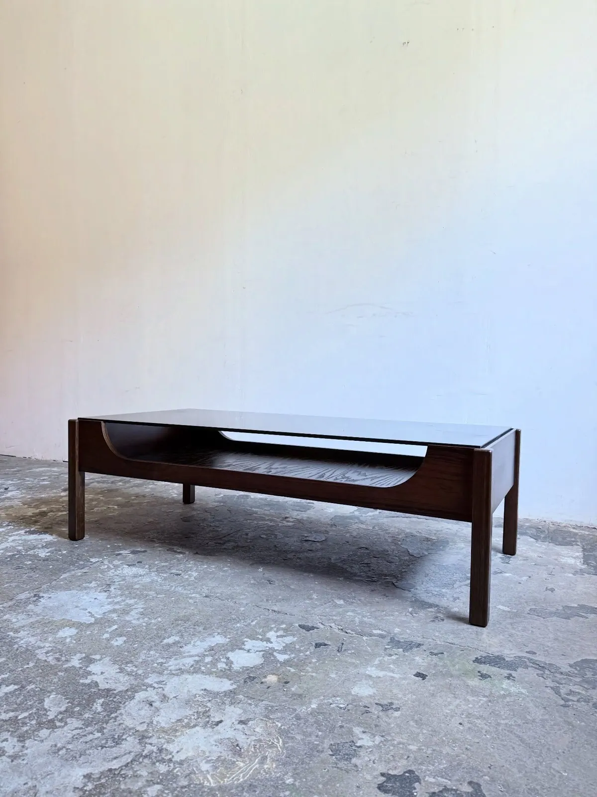 Tavolino in palissandro con piano in vetro — 3