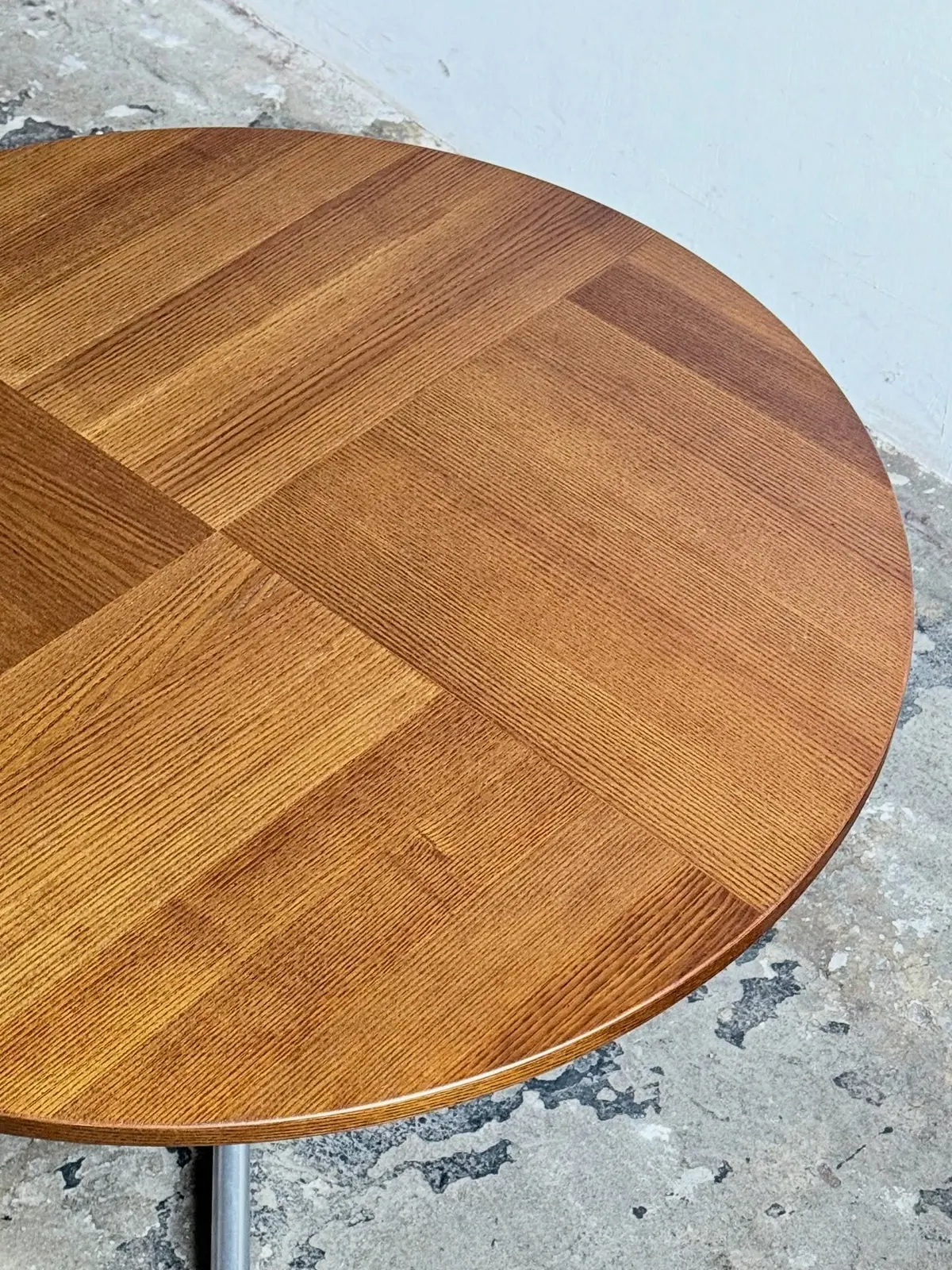 Round coffee table in the style of Ward Bennett — 5