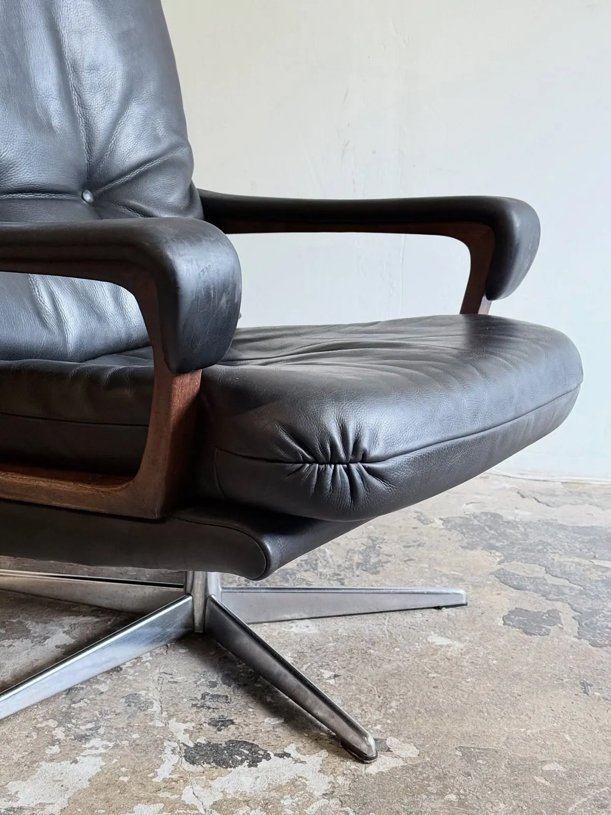 Strässle swivel armchair, black leather and walnut — 2