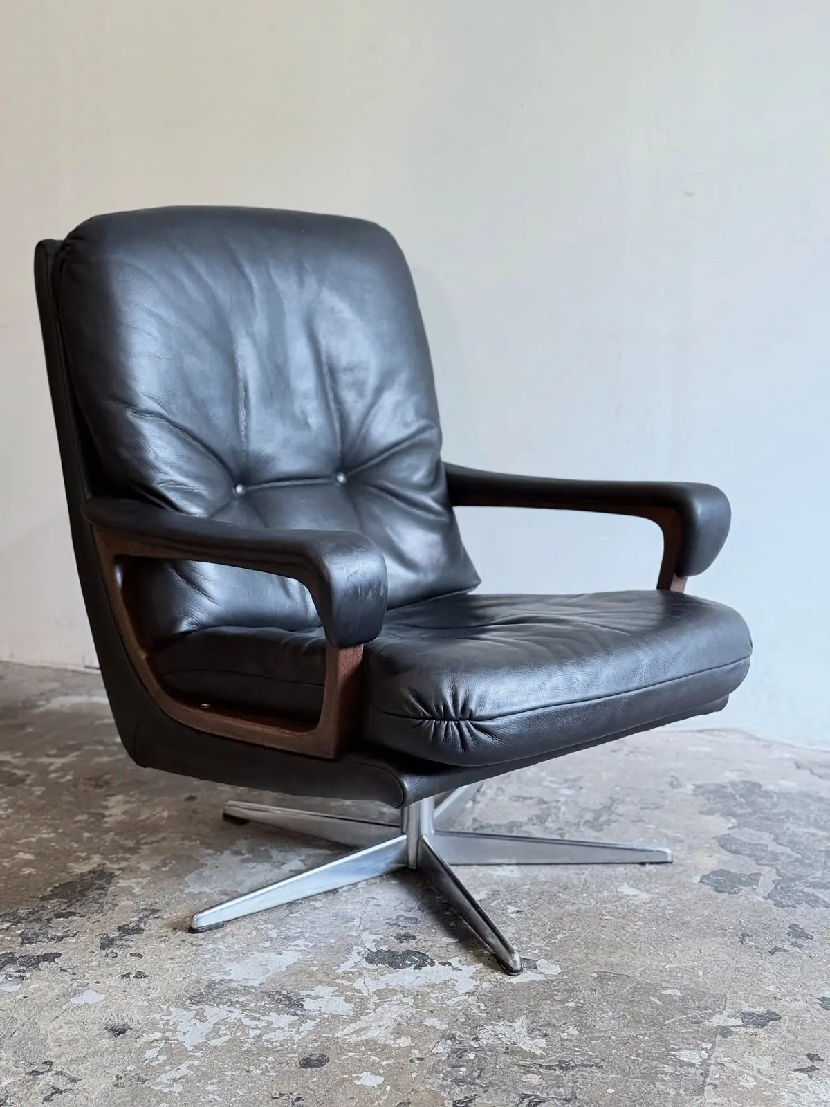 Strässle swivel armchair, black leather and walnut — 3