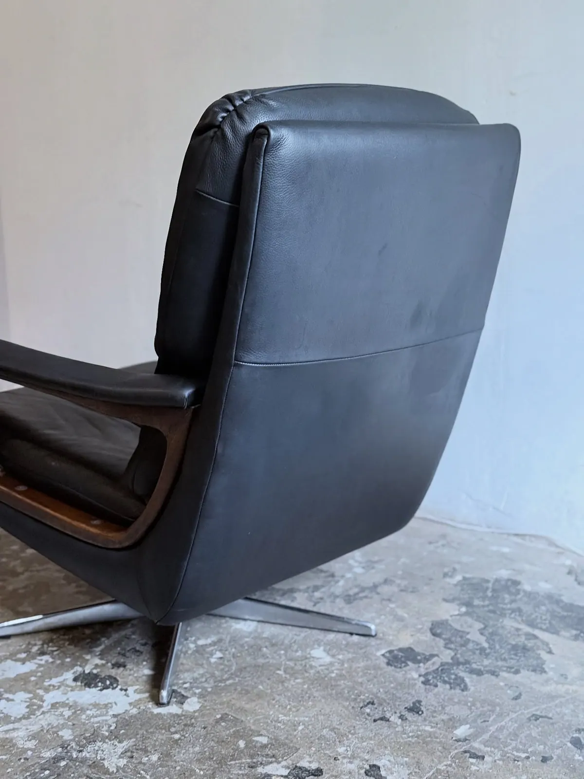 Strässle swivel armchair, black leather and walnut — 7