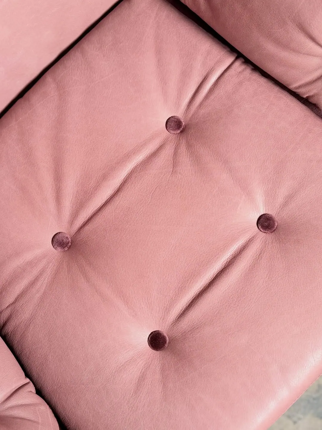 UP Závody swivel lounge chair, pink leather and plum velvet — 3